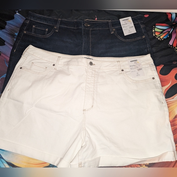Pair of Denim Shorts 24W - Picture 2 of 11